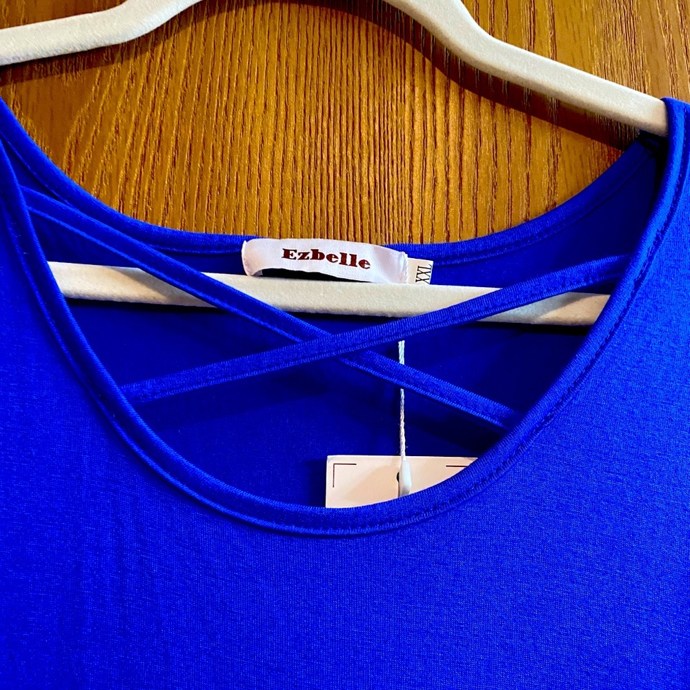 Blue maxi XXL neckline accent